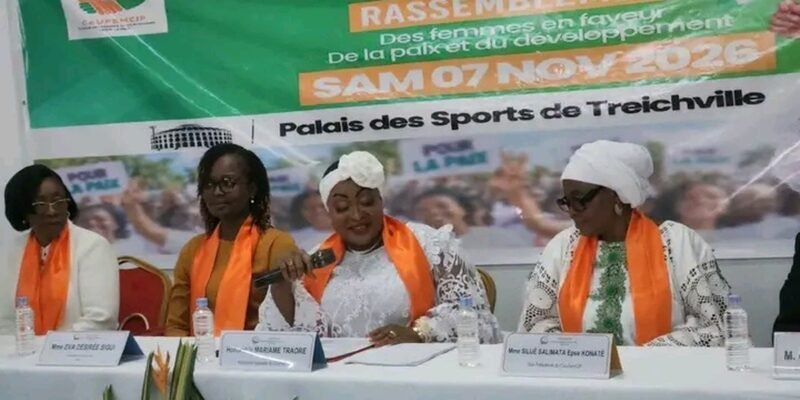 L’honorable Mariam Traoré, au centre, lors de la conférence de presse du CAUFEMCIP annonçant le rassemblement du 7 novembre 2026